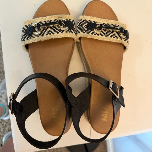 MIA Black and Cream Platform Sandals - Picture 6 of 7